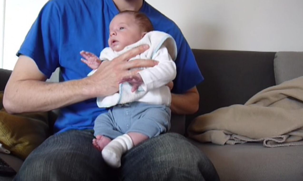 video : comment faire rôter bébé